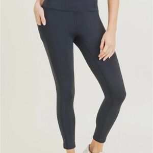 Mono B Women's Black Leggings Size Small